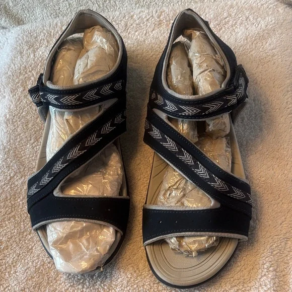 Stylish Navy Sandals for Women (New without tags!) - Picture 8 of 13